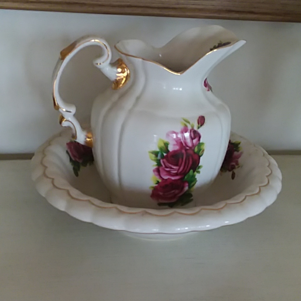 Pretty Pitcher and Wash Bowl. - Picture 1 of 6